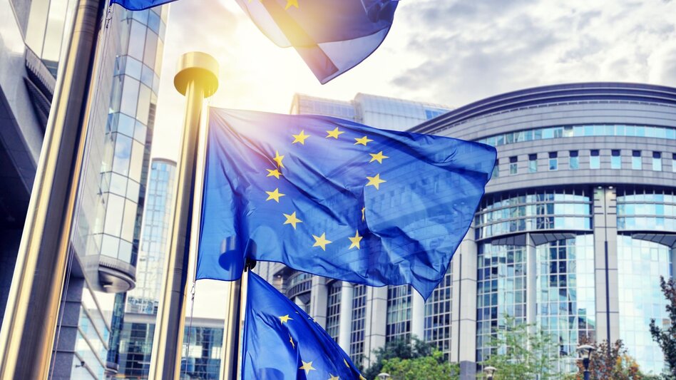  Σε βαθιά ύφεση παραμένει η μεταποιητική δραστηριότητα στην Eυρωζώνη