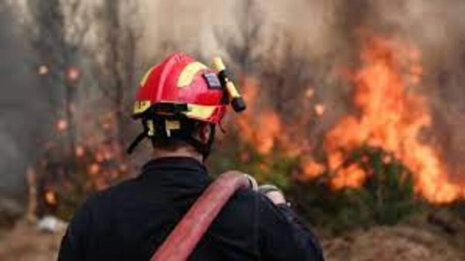 Υπό μερικό έλεγχο οι πυρκαγιές σε Κάρυστο και Πύλο