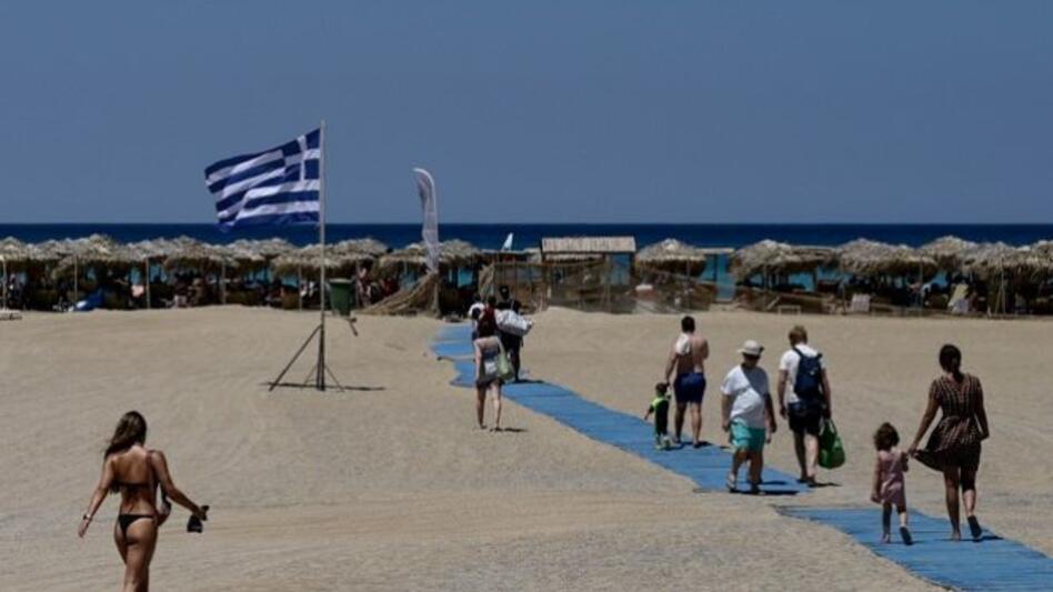 Ρεκόρ τουριστών σε Κρήτη και Αθήνα τον Ιούνιο, όμως ο τουριστικός κόσμος διαμαρτύρεται