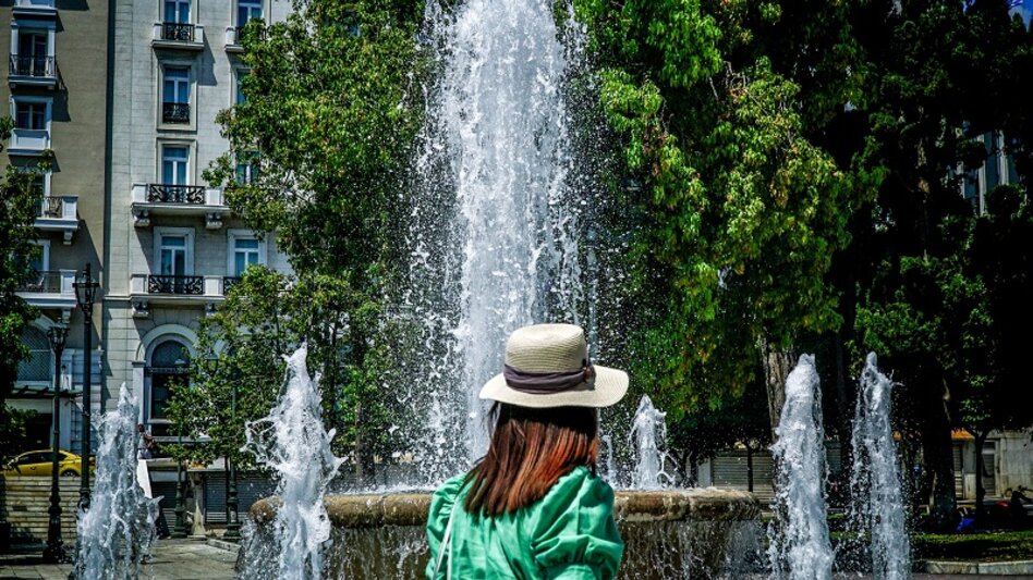 Σε κλοιό καύσωνα η χώρα: Το φαινόμενο της θερμικής νησίδας – Πόσο θα διαρκέσει