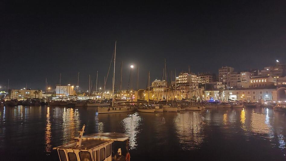 Και να μην είσαι ρομαντικός, με αυτή την Πανσέληνο, γίνεσαι! Βίντεο και φωτογραφίες