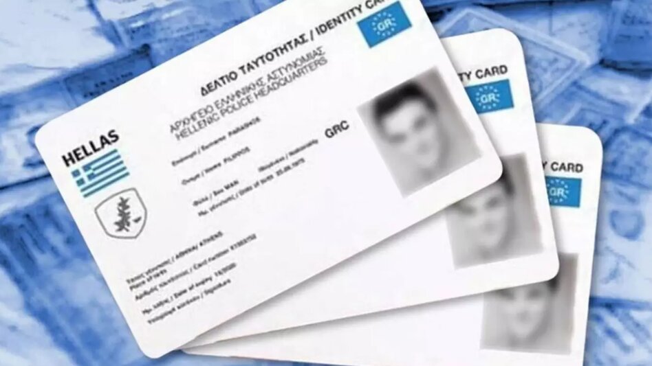 Έγινε viral: Ζητά αμοιβή για να κρατήσει σειρά για την ανανέωση ταυτότητας