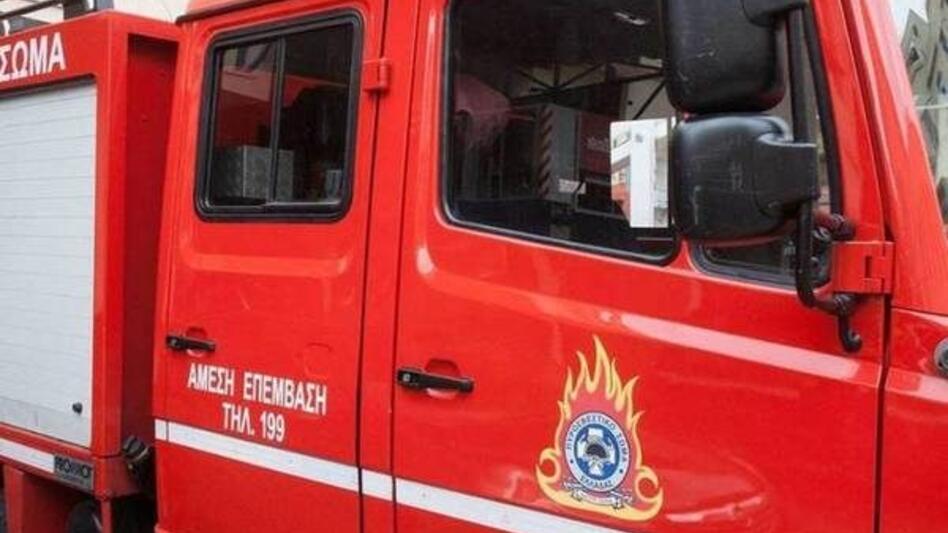 Φωτιά στην Αντίπαρο - Ξεκίνησε από όχημα