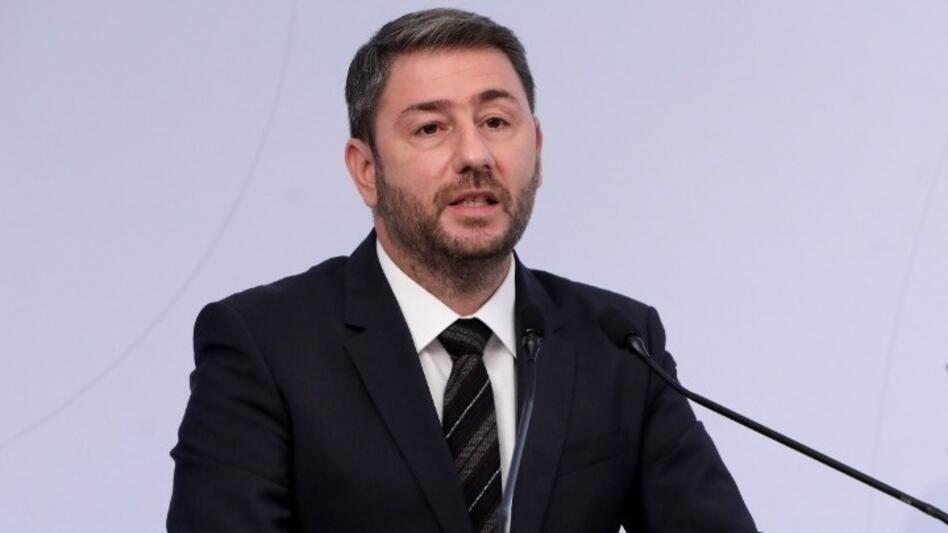 Και ο πρόεδρος του ΠΑΣΟΚ στο τελευταίο αντίο του Γραμματικάκη!