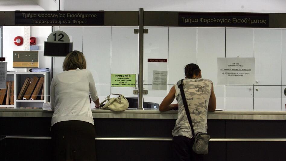 ΑΑΔΕ: Τελευταία ευκαιρία για «περαίωση» με κούρεμα προστίμων έως 75%
