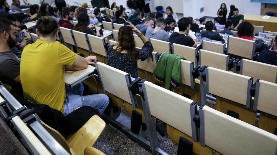 ΚΝΕ: Παράνομη η κυβερνητική πολιτική που κάνει την αδικία νόμο