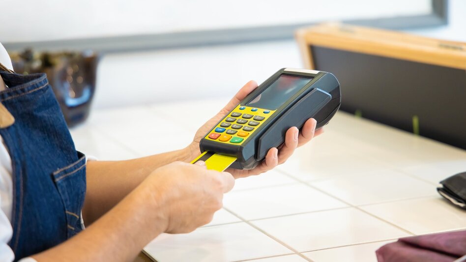 POS: Μέχρι τις 31 Ιανουαρίου το περιθώριο στις επιχειρήσεις 35 κλάδων να τα εγκαταστήσουν