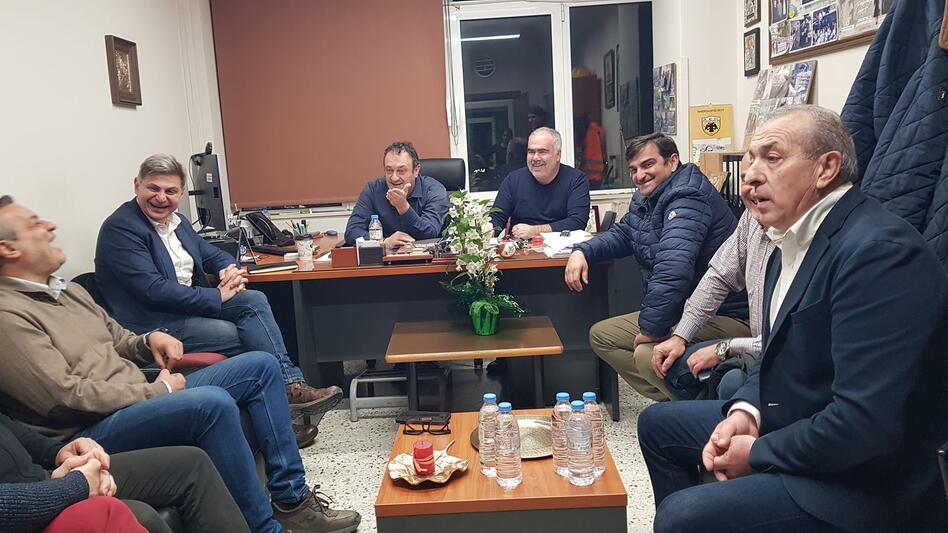 Η συνάντηση με τα εργατικά σωματεία και η... ΑΕΚ