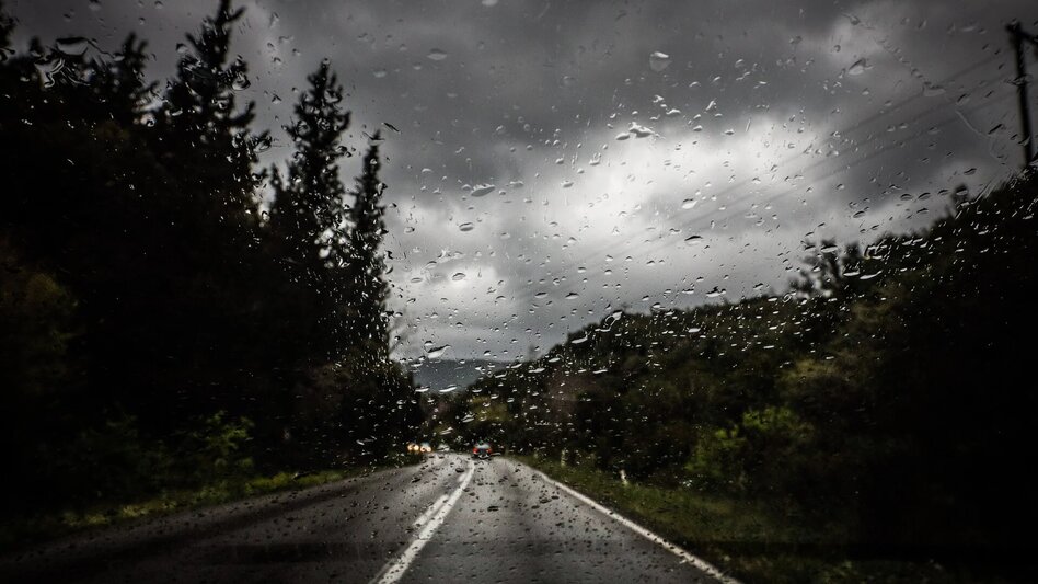 Ήχησε το 112 στην Πελοπόννησο για επικίνδυνα καιρικά φαινόμενα - Καταιγίδες και στην Κρήτη