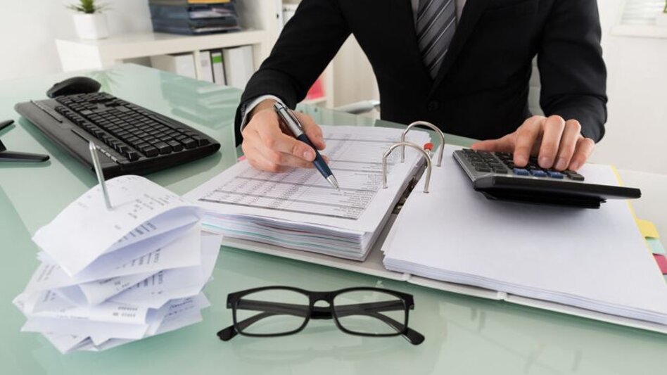 Ποιους βάζει η εφορία στην πρώτη γραμμή των ελέγχων - Ετοιμάζει ραβασάκια με «προκάτ» φόρο