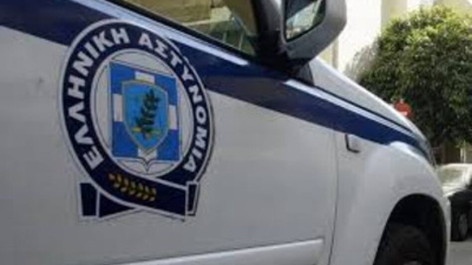 Ιδιοκτήτης καταστήματος ακινητοποίησε διαρρήκτη που μπήκε από τον φωταγωγό