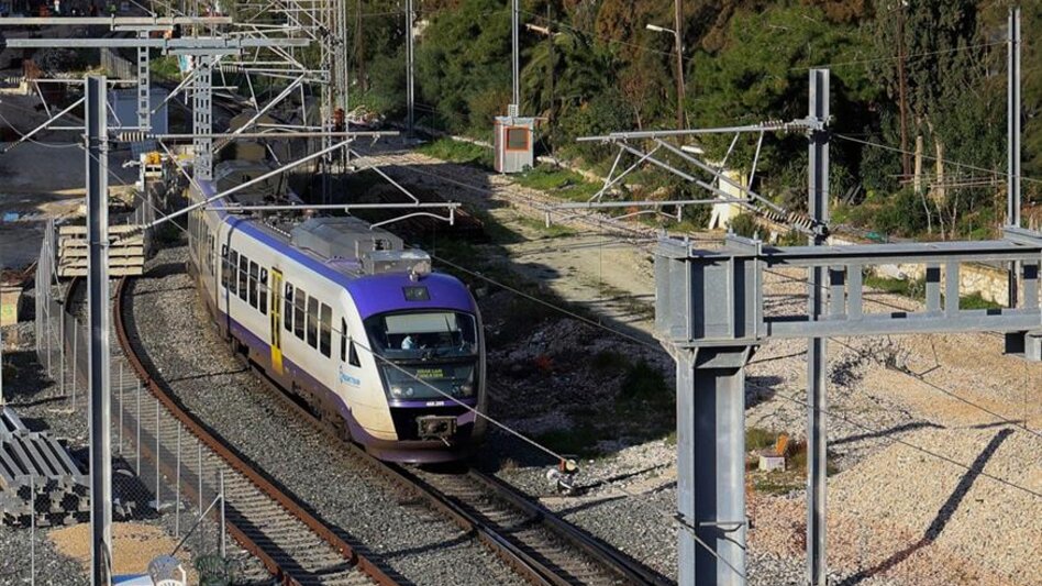 Δέντρο έπεσε στη σιδηροδρομική γραμμή Αφίδνες - Σφενδάλη