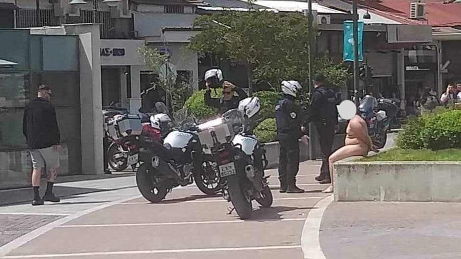 Κυκλοφορούσε γυμνός στο κέντρο της Λάρισας - Ισχυριζόταν ότι είναι ο Ιησούς Χριστός!