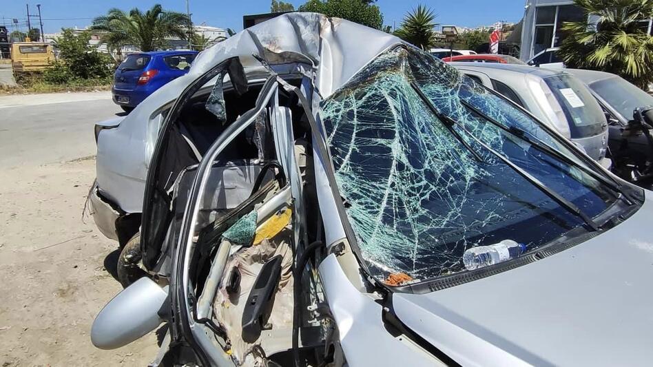 Σοκάρουν οι φωτογραφίες από το τραγικό τροχαίο στην Αγιά - Την Κυριακή το τελευταίο αντίο στον Κωνσταντίνο