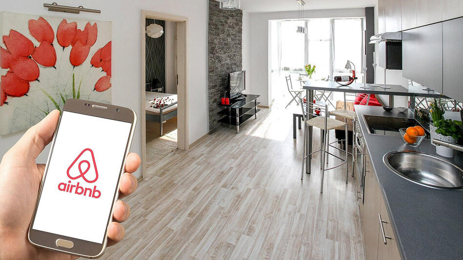 Airbnb: Τα «ραβασάκια» της Eφορίας και τα SOS για τους ιδιοκτήτες για να μη βρεθούν προ... εκπλήξεως