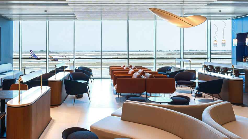 H AEGEAN καλωσορίζει τους επιβάτες της στο νέο Business Lounge στο αεροδρόμιο της Λάρνακας δίπλα στις πύλες αναχώρησης