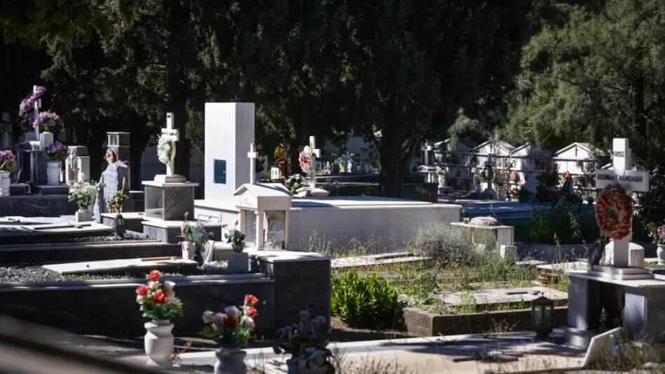 Ιερόσυλοι βεβήλωσαν τάφους κι έκλεψαν σταυρούς