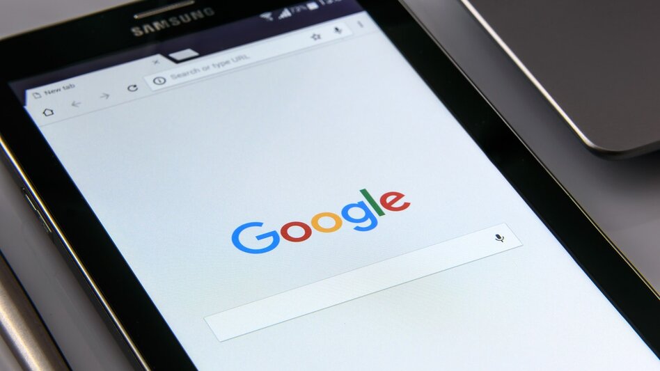 Η Google έχει πρόβλημα: Το γκουγκλάρισμα είναι για τους γέρους