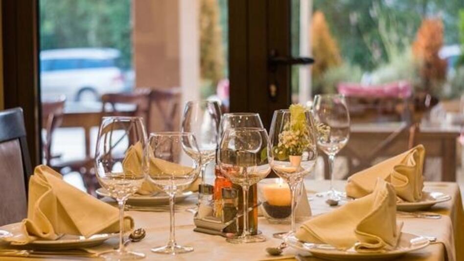 Πιο «αδύνατη» κατά 1 δισ. η εστίαση την τελευταία διετία