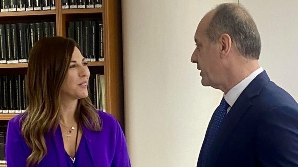 Σοφία Ζαχαράκη: Το 2024 έχουν «κατεβάσει» το panic button 3.500 θύματα ενδοοικογενειακής βίας