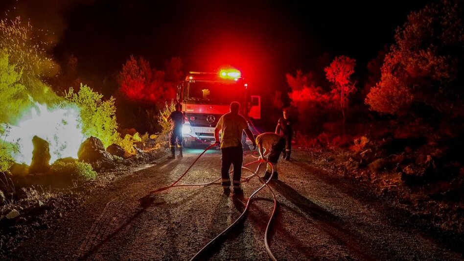 Υπό μερικό έλεγχο η πυρκαγιά στον Αλίαρτο Βοιωτίας