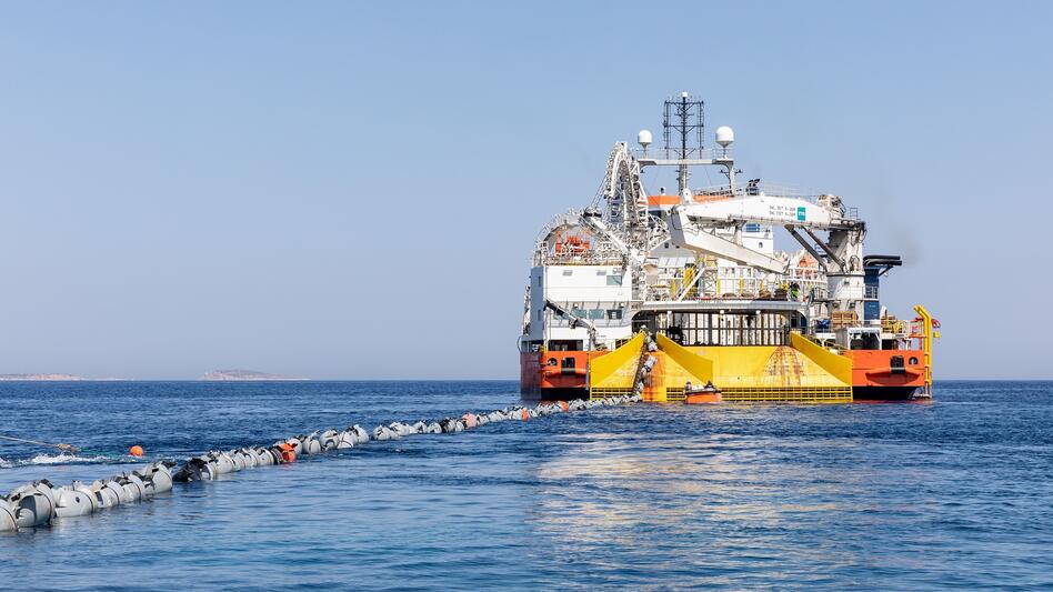Nexans: Στον «πάγο» για 2 χρόνια το καλώδιο Ελλάδας με Κύπρο 