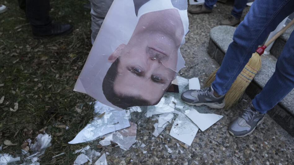 Εξορίστηκαν σε... σαλέ ο Άσαντ και η οικογένειά του - Θα μπορούσε να αντιμετωπίσει δίωξη;