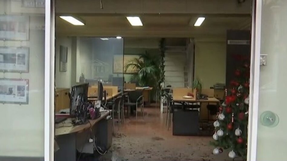 Δύο εμπρηστικές επιθέσεις σε Κολωνό και Θησείο – Αναζητούνται οι δράστες