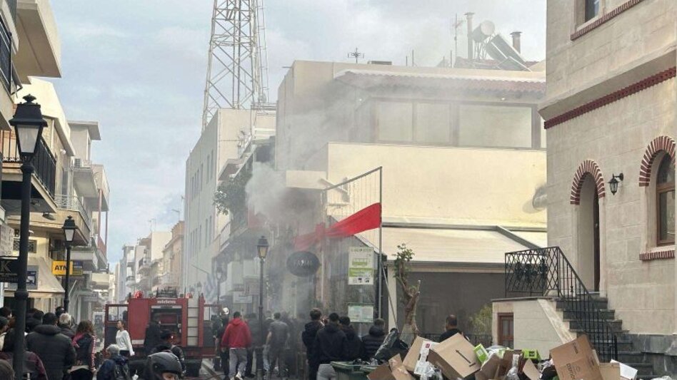 Η φωτιά στην καμινάδα του εστιατορίου κινητοποίησε την Πυροσβεστική