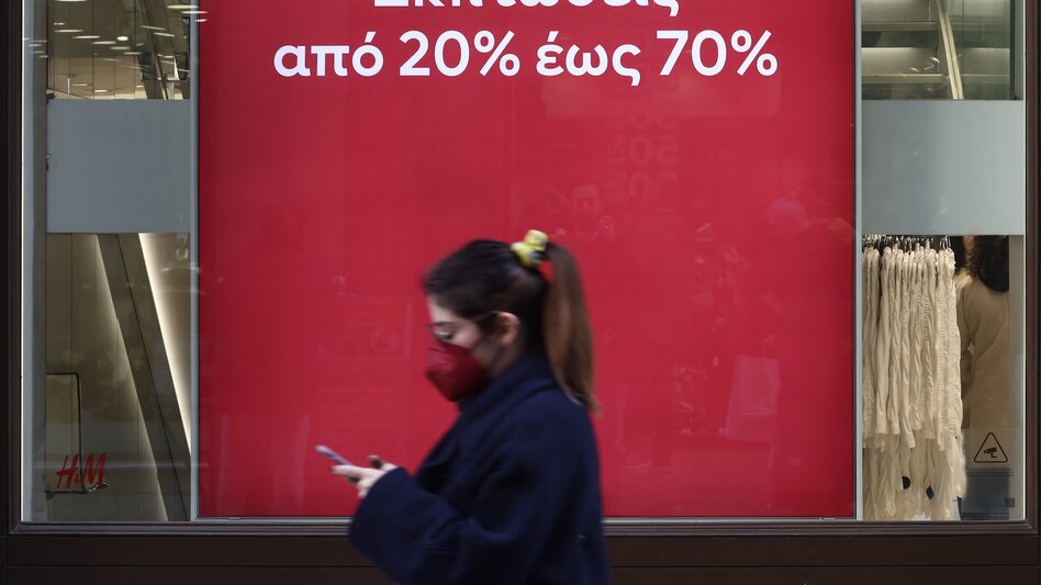 “Πρεμιέρα” στις εκπτώσεις από Δευτέρα - Τι να προσέχουν οι καταναλωτές