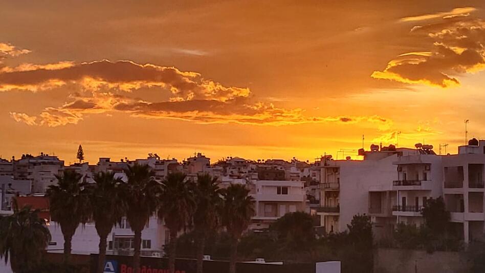 Ένας ουρανός πάνω από το Ηράκλειο, σαν πίνακας ζωγραφικής - Δείτε φωτογραφίες