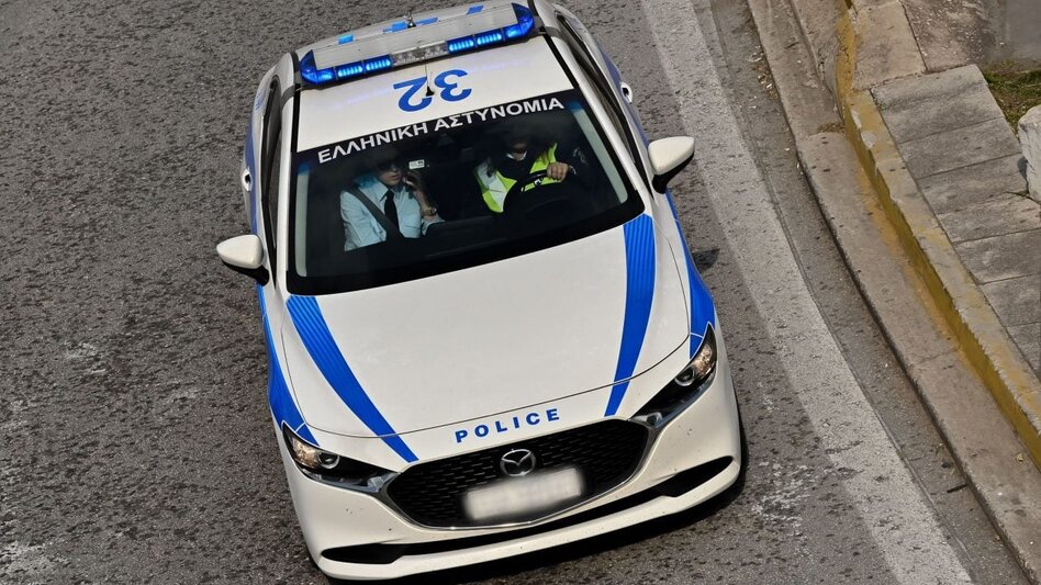 Συνελήφθη ο οδηγός που έτρεχε με 212 χιλιόμετρα στην Περιφερειακή Υμηττού - Είχε 2 ανήλικα παιδιά μέσα στο αυτοκίνητο