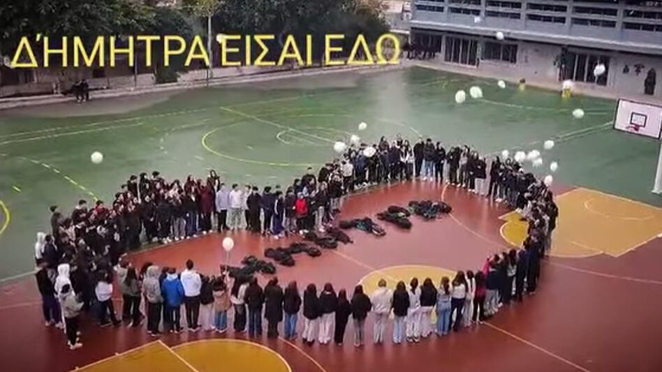 Θλίψη για την 13χρονη Δήμητρα: Με λευκά μπαλόνια στον ουρανό την αποχαιρέτησαν οι συμμαθητές της 