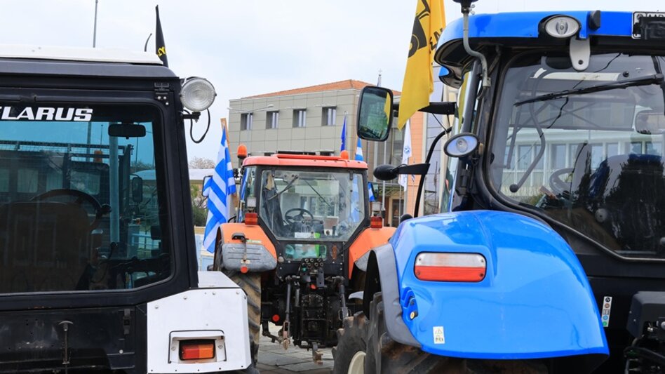 Εμμένουν στις κινητοποιήσεις τους οι αγρότες στην Ήπειρο