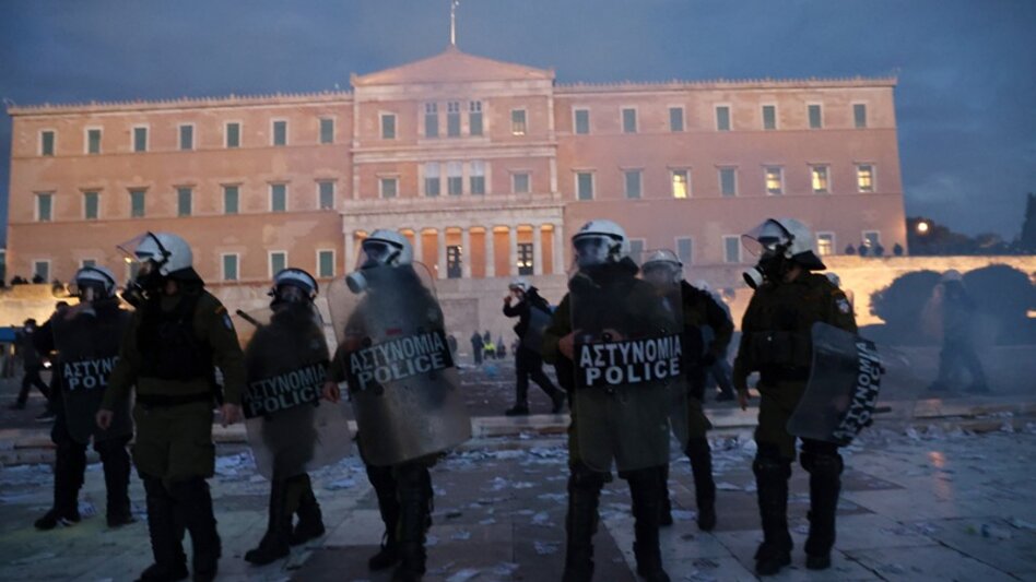 ΕΛΑΣ: «Ανυπόστατες και συκοφαντικές οι δηλώσεις και οι αναρτήσεις που ταυτίζουν αστυνομικούς με άτομα που προκαλούν επεισόδια σε διαδηλώσεις»