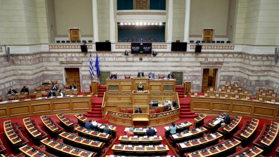 Ακραίοι διάλογοι ξανά στη Βουλή για τα Τέμπη: «Παρανοϊκές ιδεοληψίες των τρολ» - «Άντε να χαθείς!»
