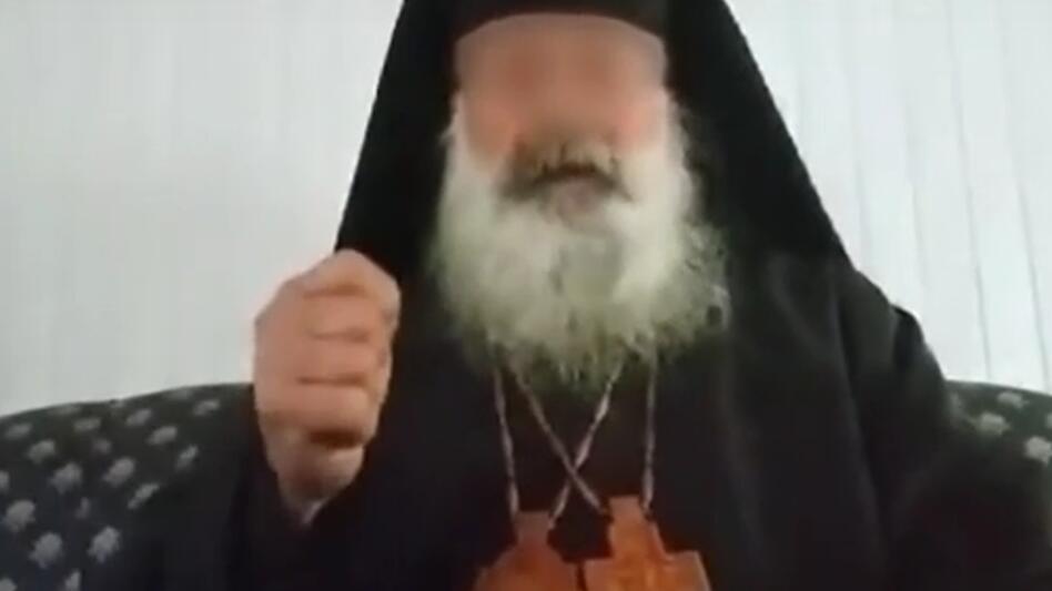 Αιγιαλεία: Ως ιερέας παρουσιαζόταν ο άνδρας που συνελήφθη γιατί καλούσε σε ένοπλη εξέγερση