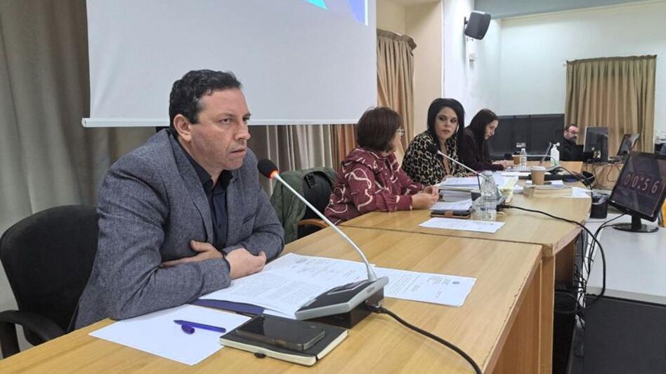 Μανώλης Μενεγάκης στο Δημοτικό Συμβούλιο: Δεν θα αφήσουμε να χαθούν τα χρήματα για τον Παραλιακό
