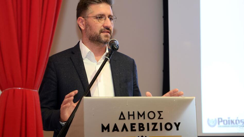 Θύρα 4: Αποθέωση στον Μποκέα!
