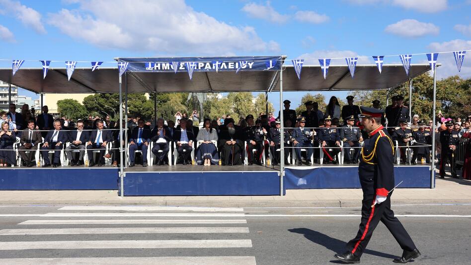 Με γενικό γραμματέα η εκπροσώπηση της κυβέρνησης στην παρέλαση!