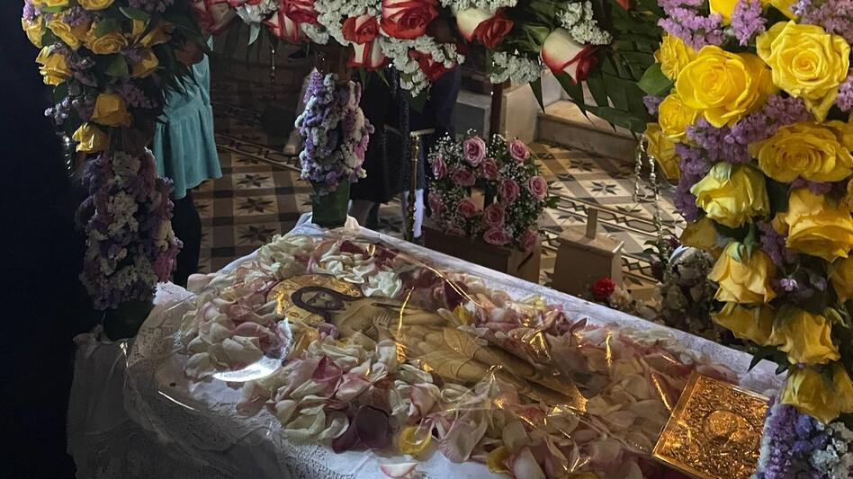 Μεγάλη Παρασκευή: Η τελετή της Αποκαθήλωσης στη Μονή Παλιανής - Βίντεο και φωτογραφίες