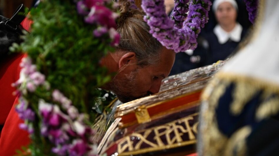 Καιρός: Συννεφιά και βροχές στον Επιτάφιο, Ανάσταση με κρύο το Μεγάλο Σάββατο