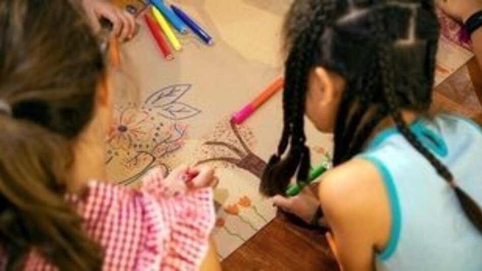 Γαλλία: Οι ειδικοί συνιστούν απαγόρευση των οθονών για παιδιά κάτω των 6 ετών