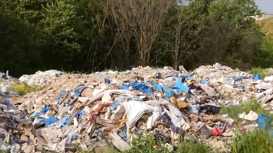 Τόνοι απορριμμάτων από το Τζάνειο νοσοκομείο στον Κηφισό - Σοκαριστικές εικόνες