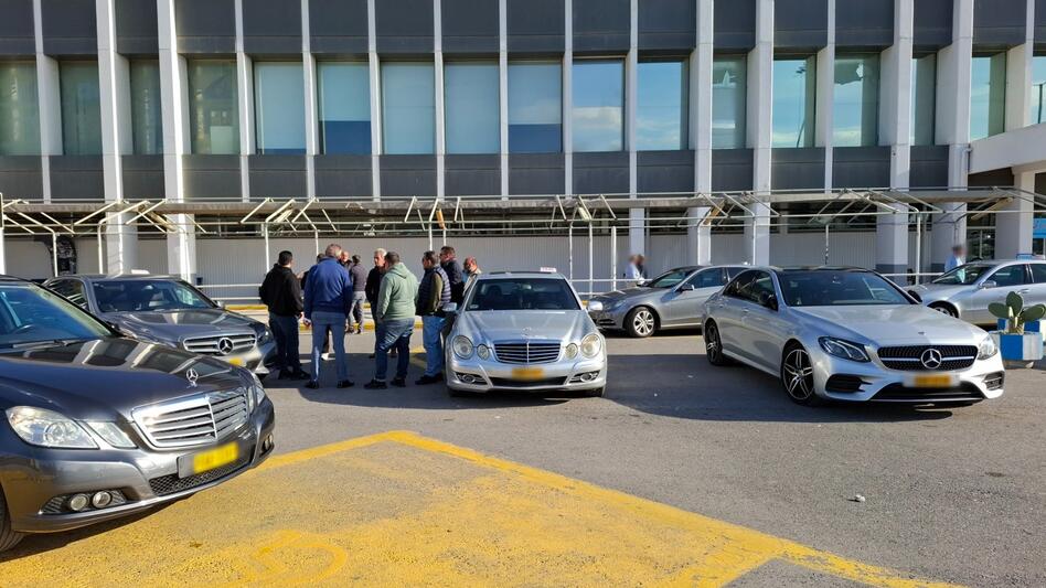Πολεμικό κλίμα ανάμεσα σε ταξιτζήδες και αστυνομία στο αεροδρόμιο Ηρακλείου!