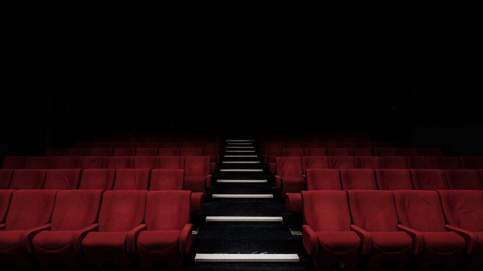 «Απόψε τρώμε στης Ιοκάστης»: Η πολυβραβευμένη κωμωδία του Άκη Δήμου έρχεται στον Άγιο Νικόλαο