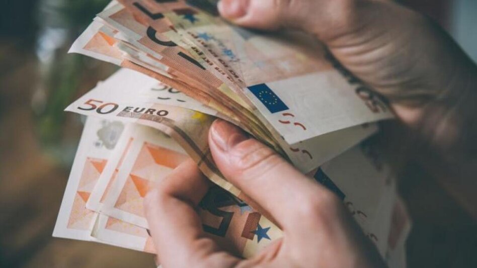 Τράπεζες: Επιδόματα, πληρωμές αγροτών και... Black Friday «κόλλησαν» το σύστημα