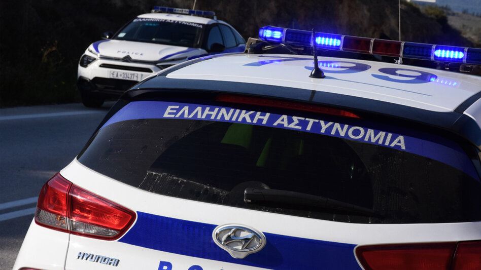 Άδειασε μπουκάλι με άγνωστο υγρό σε άνδρα – Είχε πάνω του και μαχαίρι και μπαλτά