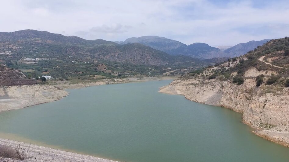 "Η υπομονή μας στέρεψε, όπως και το νερό στον ταμιευτήρα της Φανερωμένης"