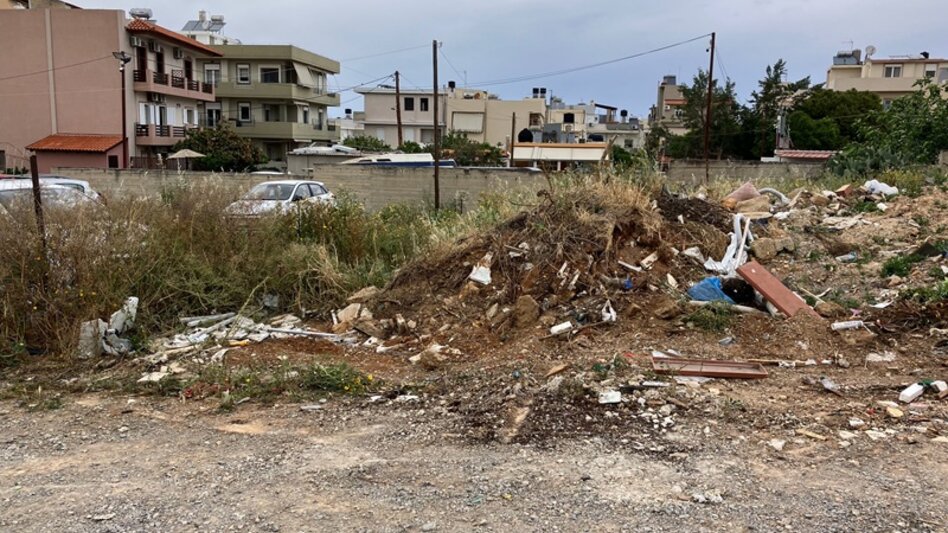 Καθάρισαν μετά το δημοσίευμα στην περιοχή του νεκροταφείου της Νέας Αλικαρνασσού!
